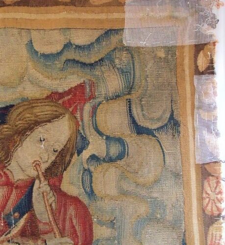 Lavaggio conservativo per immersione di un arazzo