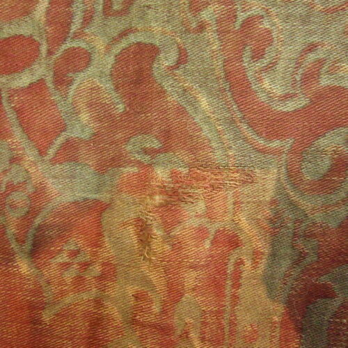 restauro di un tessuto murale