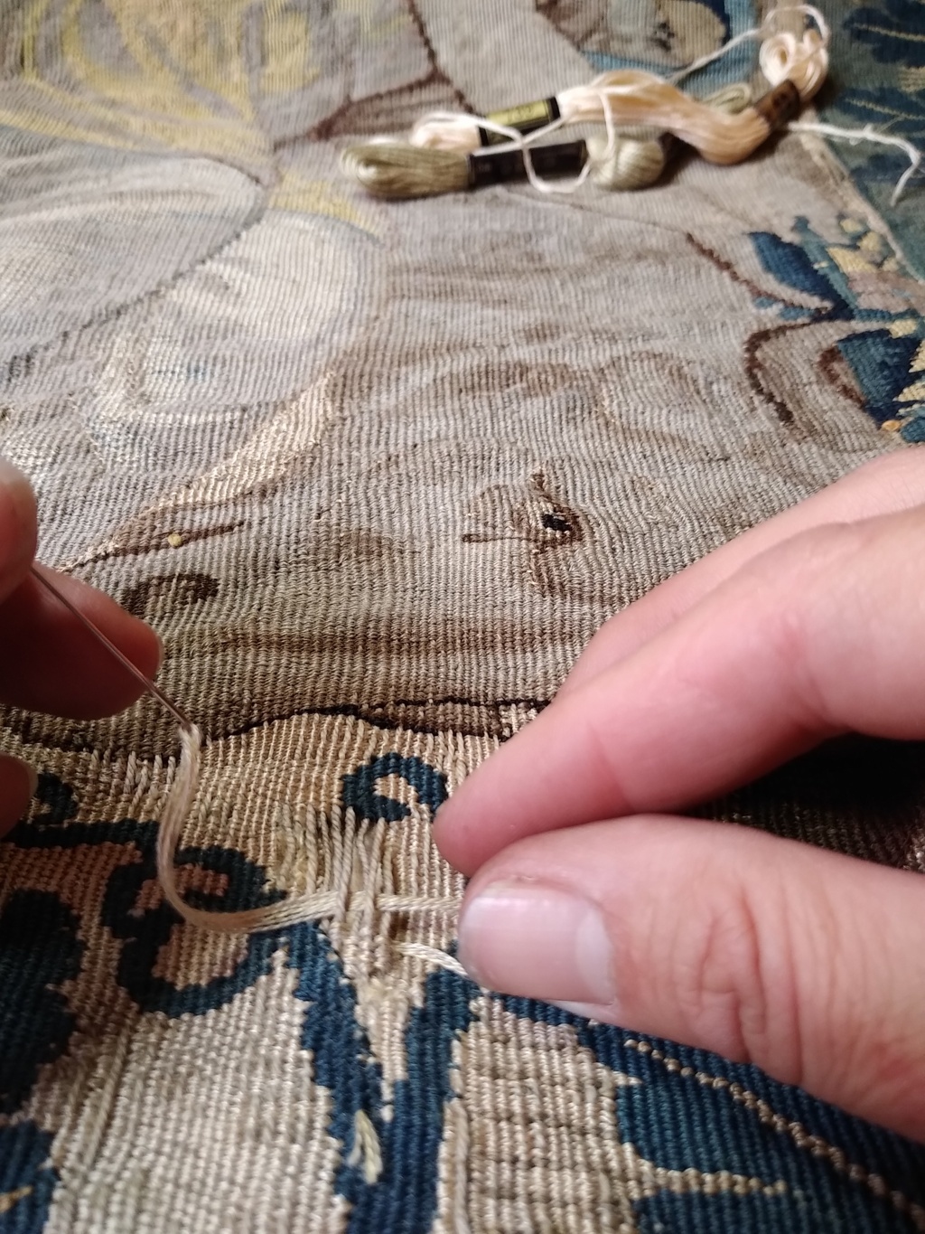 Dettaglio restauro integrativo arazzo - inserimento trame